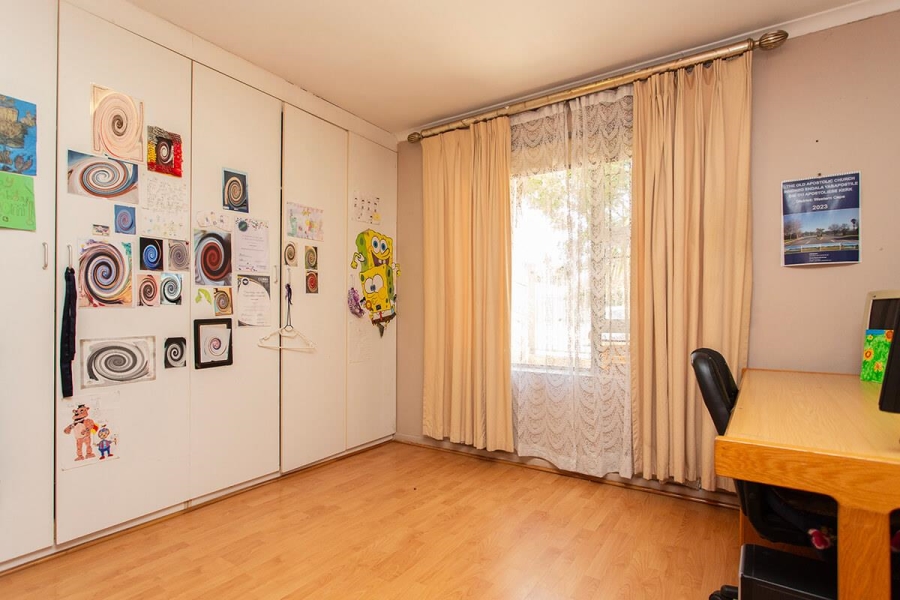 6 Bedroom Property for Sale in Vredekloof Heights Western Cape